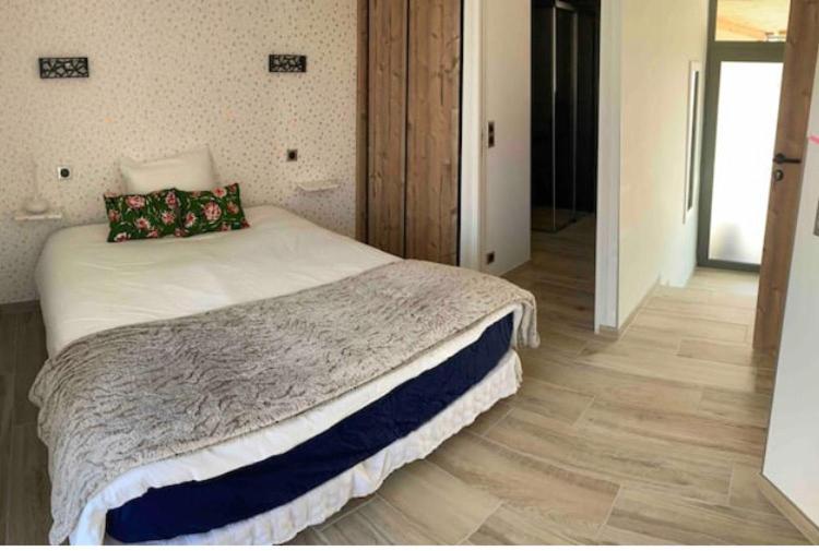 Chambre Avec Salle De Bains Privative Hermonville Exterior photo